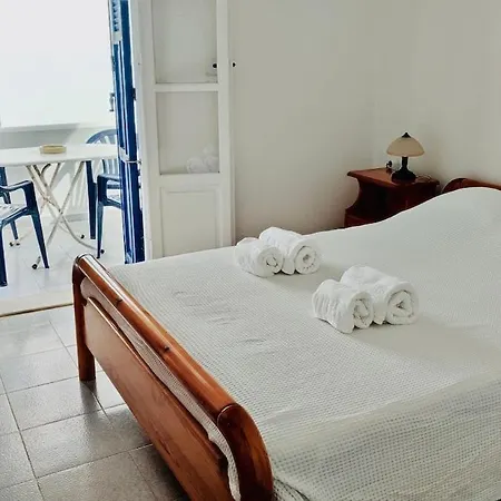 בית נופש Julia's Seaside Apartment, Leivadakia *