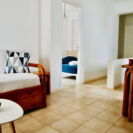 Julia's Seaside Apartment, Leivadakia Prázdninový dům