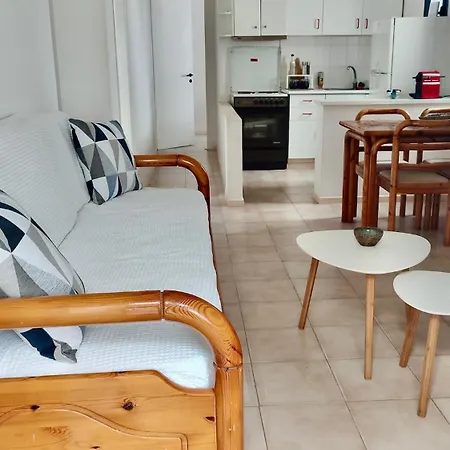 Julia's Seaside Apartment, Leivadakia Serifos Town