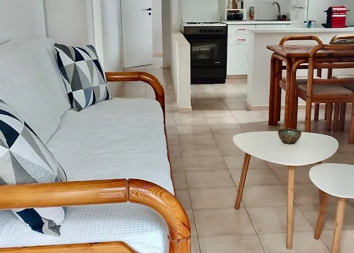 Julia's Seaside Apartment, Leivadakia Serifos Town