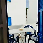 Julia's Seaside Apartment, Leivadakia * Serifos Town