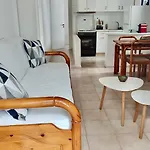 Julia's Seaside Apartment, Leivadakia Serifos Town
