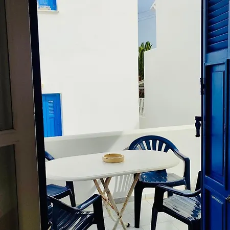 Julia's Seaside Apartment, Leivadakia * Serifos Town