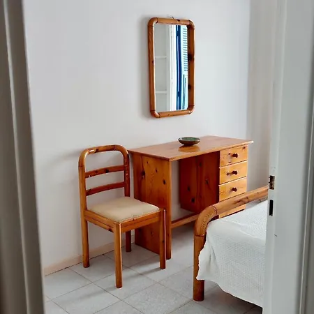 Julia's Seaside Apartment, Leivadakia * Serifos Town