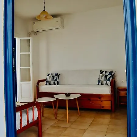 Julia's Seaside Apartment, Leivadakia